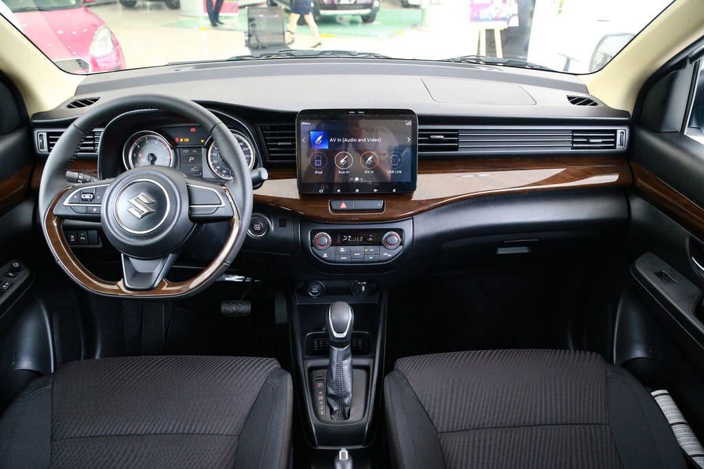 Giá xe 7 chỗ Suzuki XL7