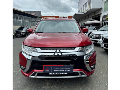 Xe qua sử dụng Mitsubishi Outlander 2022 bản tiêu chuẩn màu đỏ