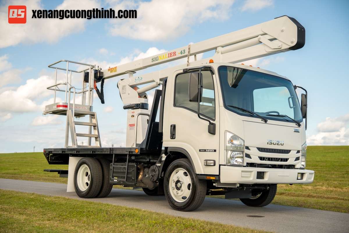 Xe tải có giỏ nâng người