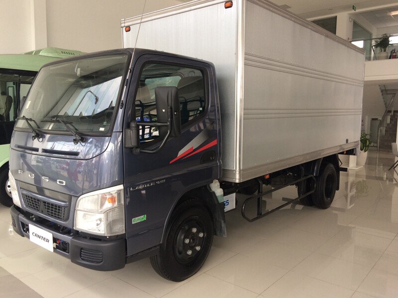 Xe tải Fuso Canter 6.5 - Thùng kín - Tải 3.49 tấn