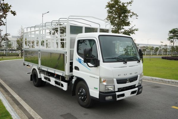 Xe tải Fuso Canter TF4.9 - Thùng mui bạt - Tải 2 tấn