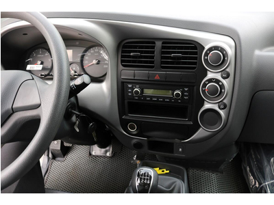 Xe tải KIA Frontier K200 - Thùng mui bạt - Tải 990kg / 1490kg / 1990kg