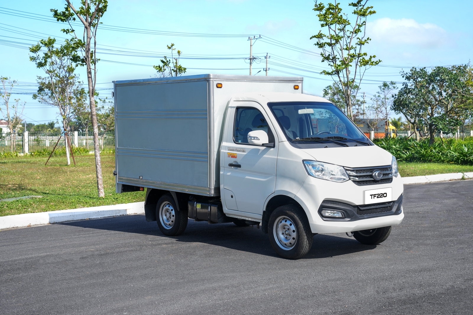 Xe tải Thaco Frontier TF220 - Thùng kín - tải trọng 990Kg