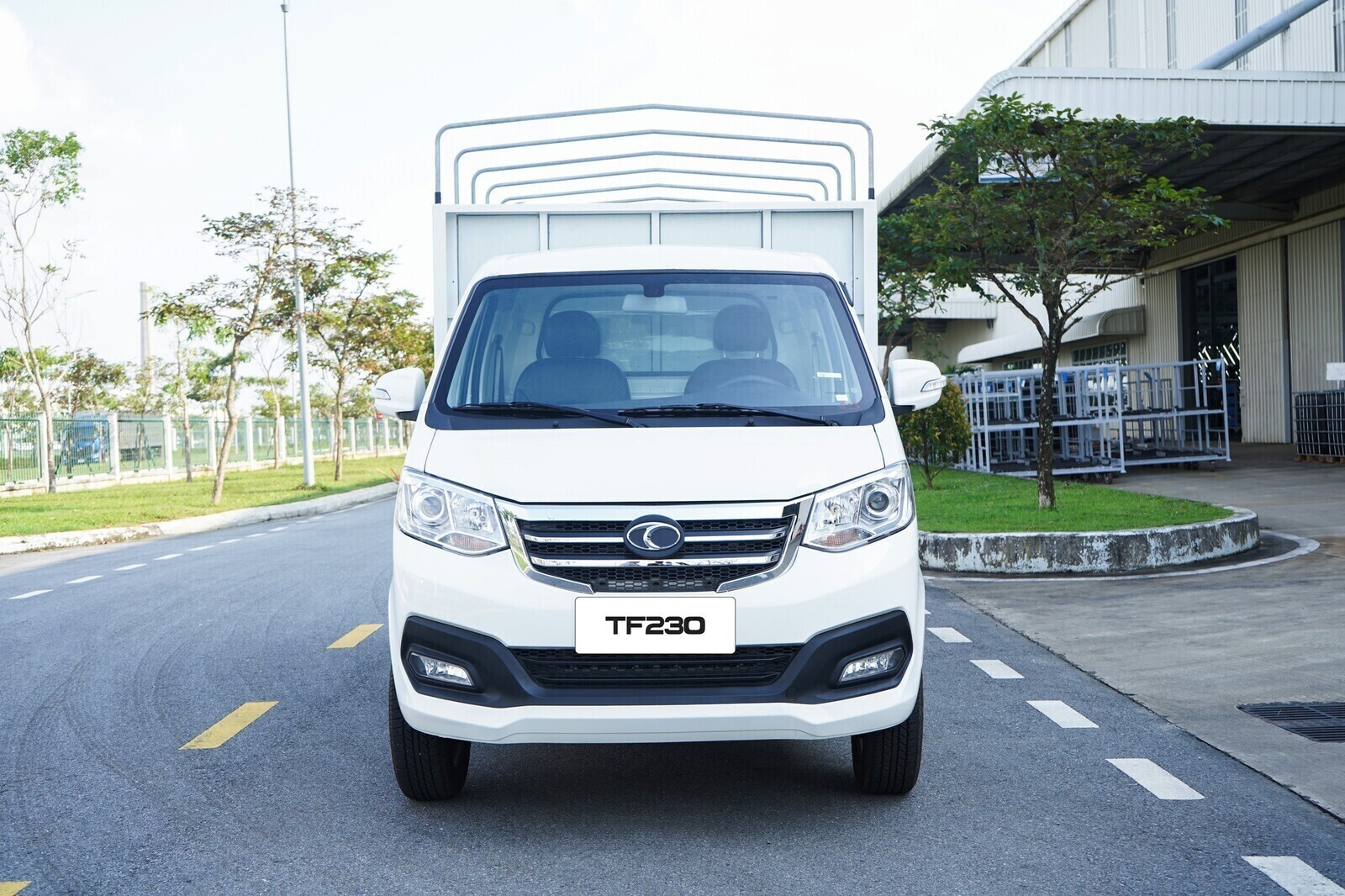 Xe tải Thaco Frontier TF230 - Thùng mui bạt - tải trọng 990Kg