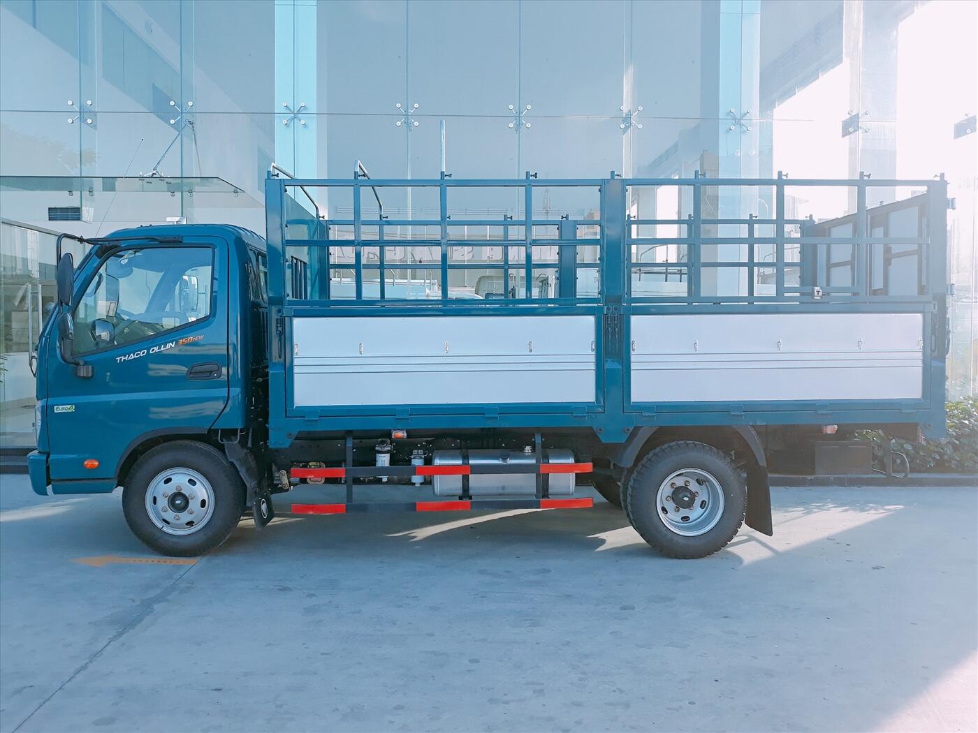 Xe tải Thaco Ollin 700 - Thùng mui bạt - Tải 3,49 tấn