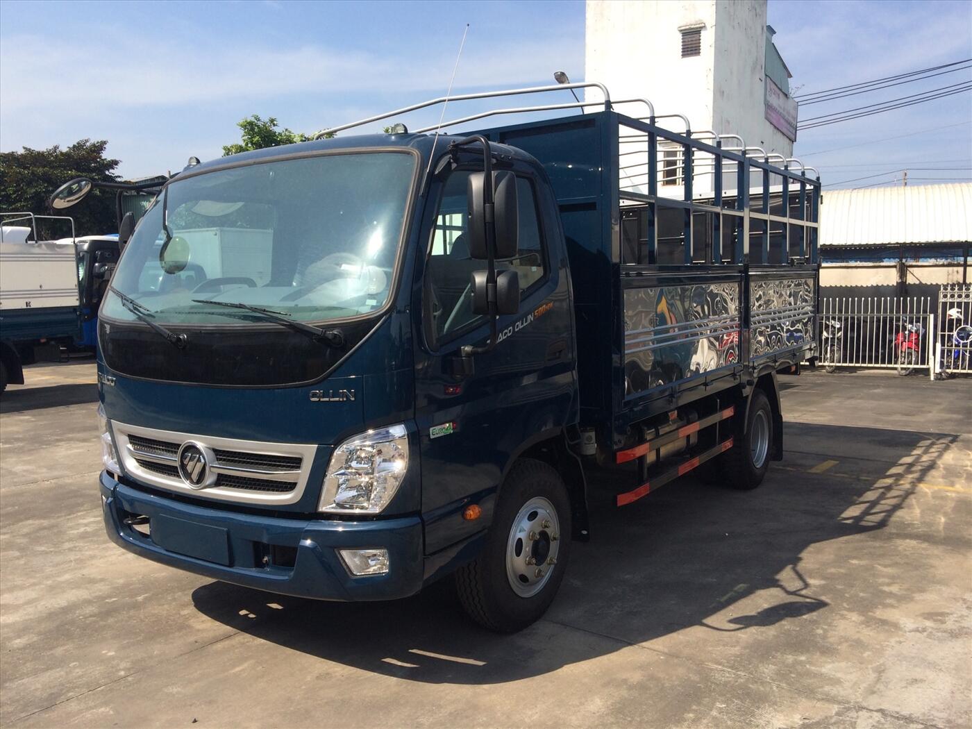 Xe tải Thaco Ollin 500 - Thùng mui bạt - Tải 4,99 tấn
