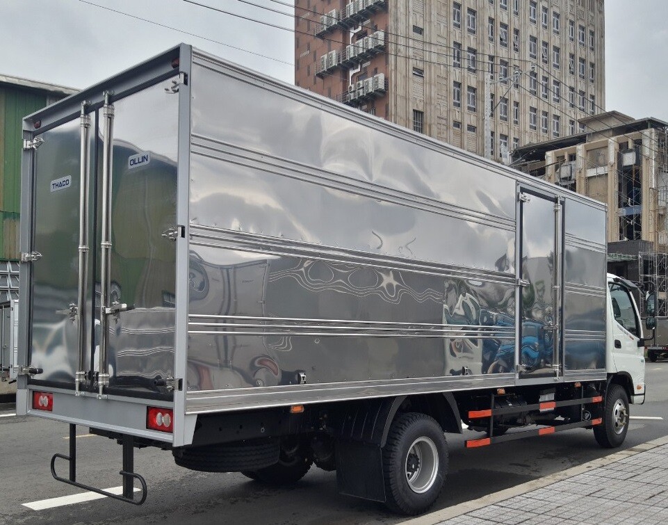 Xe tải Thaco Ollin 120 - Thùng kín - Tải 7,1 tấn