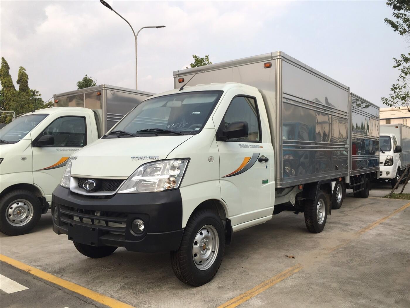 Xe tải Thaco Towner 990 - Thùng kín - Tải 900kg