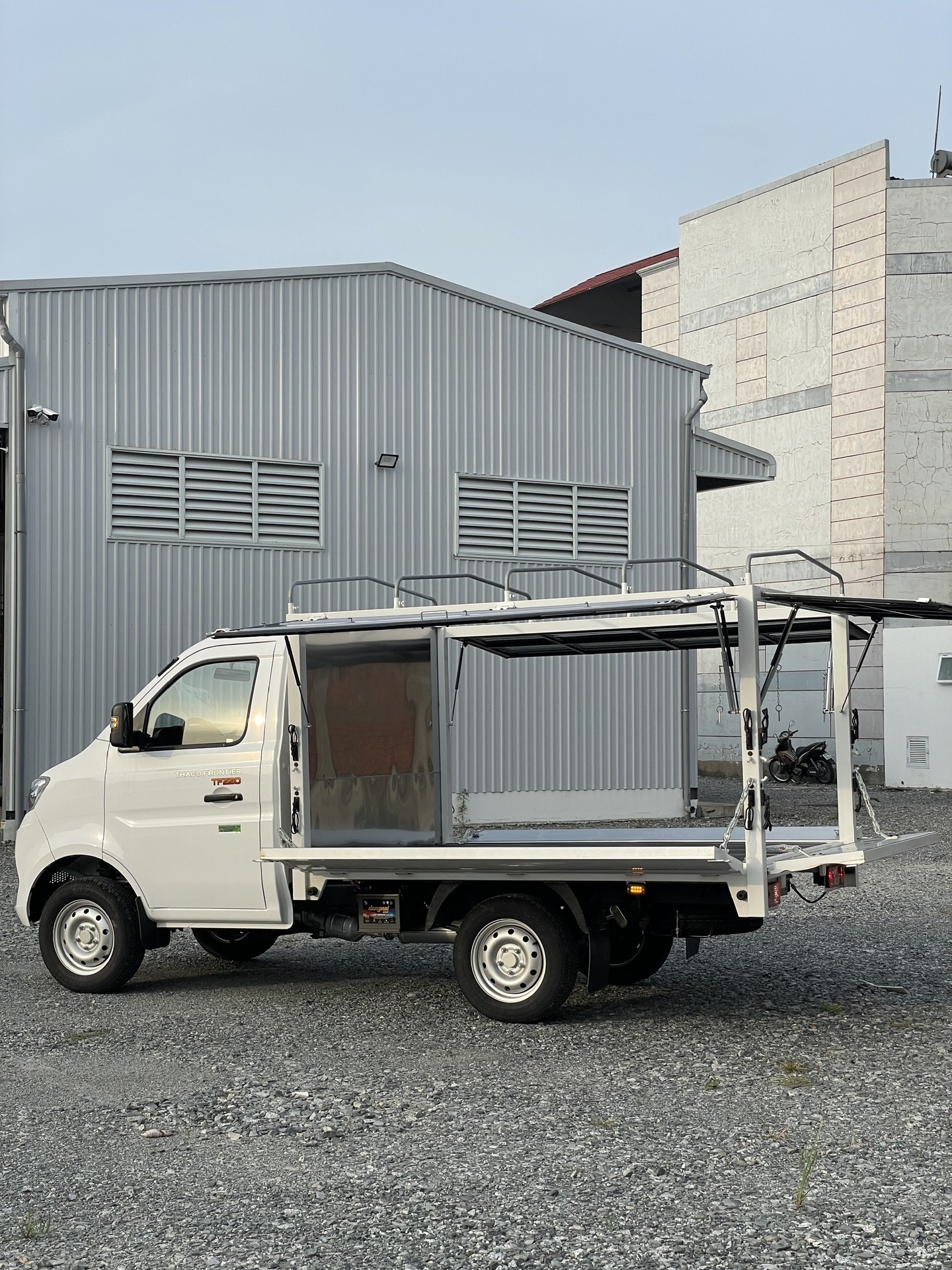 XE TẢI THACO TOWNER T1-23 THÙNG MUI BẠT MỞ VỸ TẢI 990kg