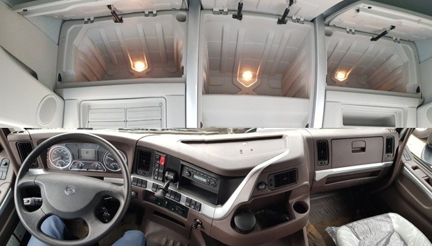 XE TẢI THÙNG CHENGLONG 8X4 330HP (THÙNG KÍN)