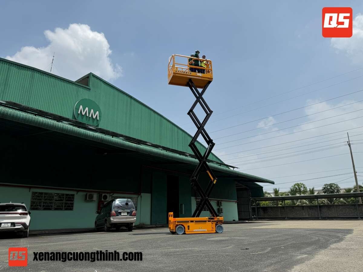 Bàn Giao Thang Nâng Người Tự Hành 8m QSLift GTJZ0810 | KCN Sóng Thần