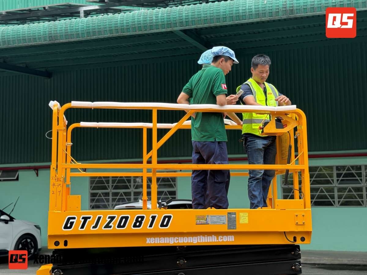 Bàn Giao Thang Nâng Người Tự Hành 8m QSLift GTJZ0810 | KCN Sóng Thần