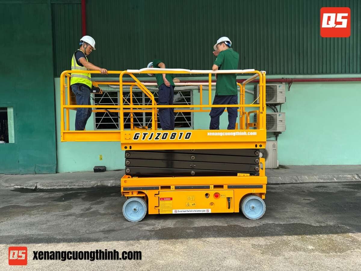Bàn Giao Thang Nâng Người Tự Hành 8m QSLift GTJZ0810 | KCN Sóng Thần