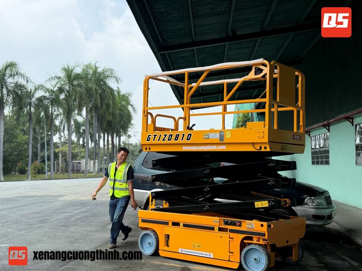 Bàn Giao Thang Nâng Người Tự Hành 8m QSLift GTJZ0810 | KCN Sóng Thần