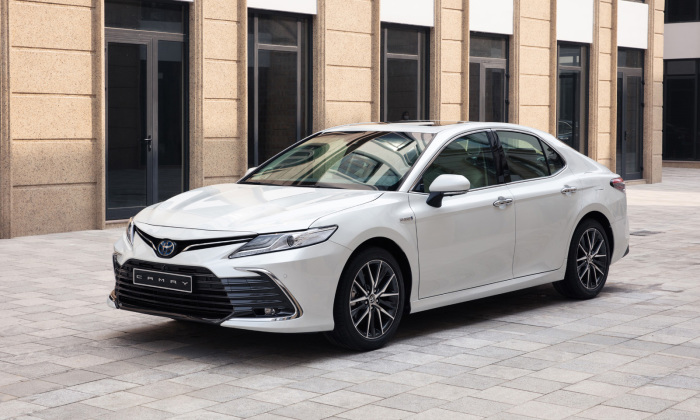 Toyota Camry 2.0G: Enhanced Visibility and Advanced Mirror Features