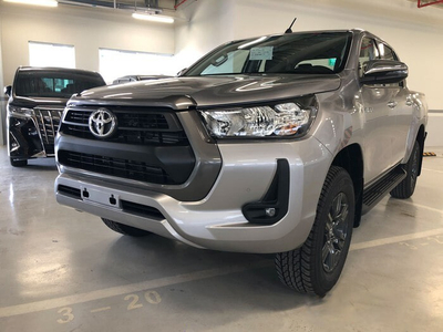Toyota Hilux 2.4 E 4x4 MT