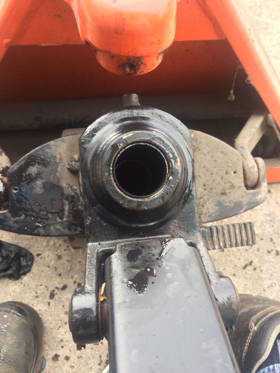 Thay phốt ty ben lớn xe nâng tay bơ AC tại Bình Tân