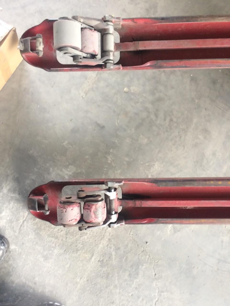 Bánh xe nâng tay bị tróc lớp PU