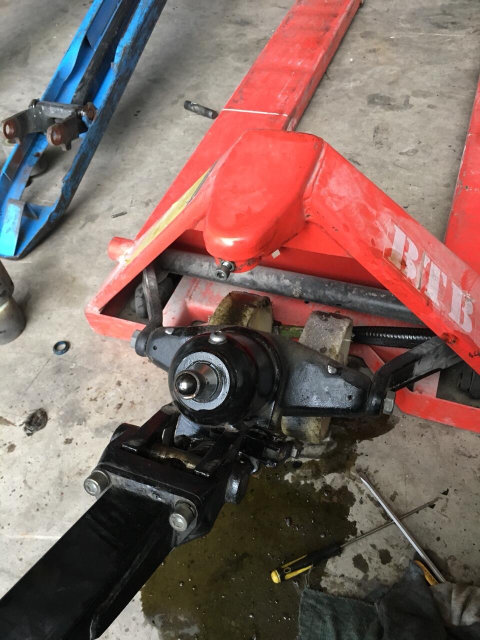 Hình ảnh phục hồi bơm thủy lực xe nâng tay