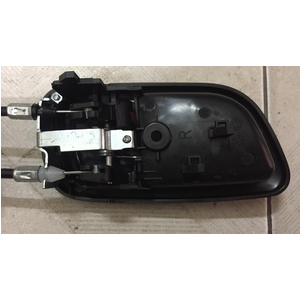 Tay mở cửa trước trong Dongben X30