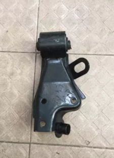 Cao su chân máy to SUZUKI WAGON R+