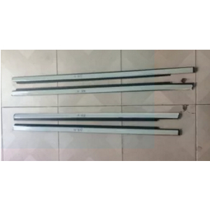 Nẹp chân kính trong SUZUKI WAGON R+