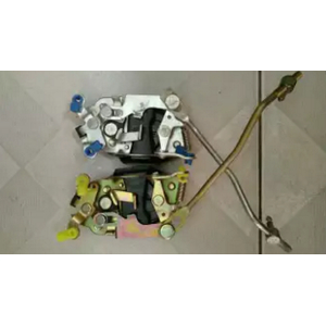 Ổ khóa ngậm cửa trước Suzuki Carry&5 ta&Damas