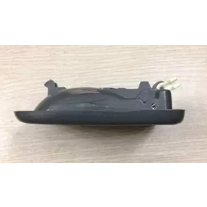 Tay mở cửa trước trong Daihatsu Citivan