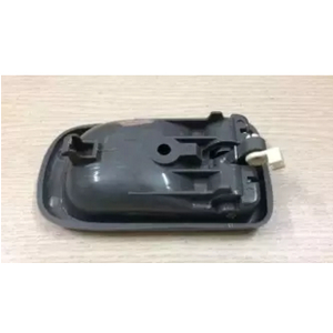 Tay mở cửa trước trong Daihatsu Citivan