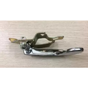 Tay mở cửa trong Mitsubishi Jolie