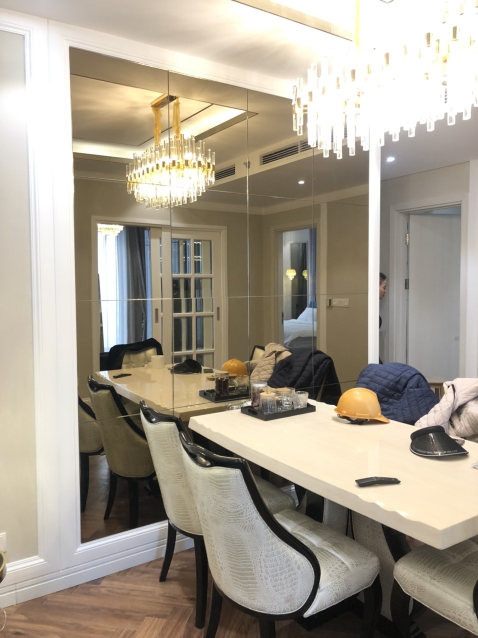 Gương trang trí phòng ăn