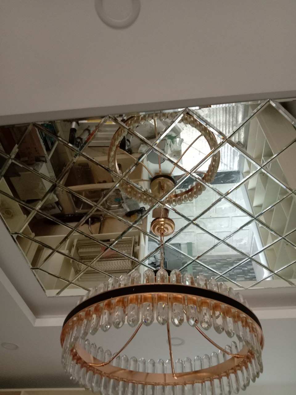 gương dán trần