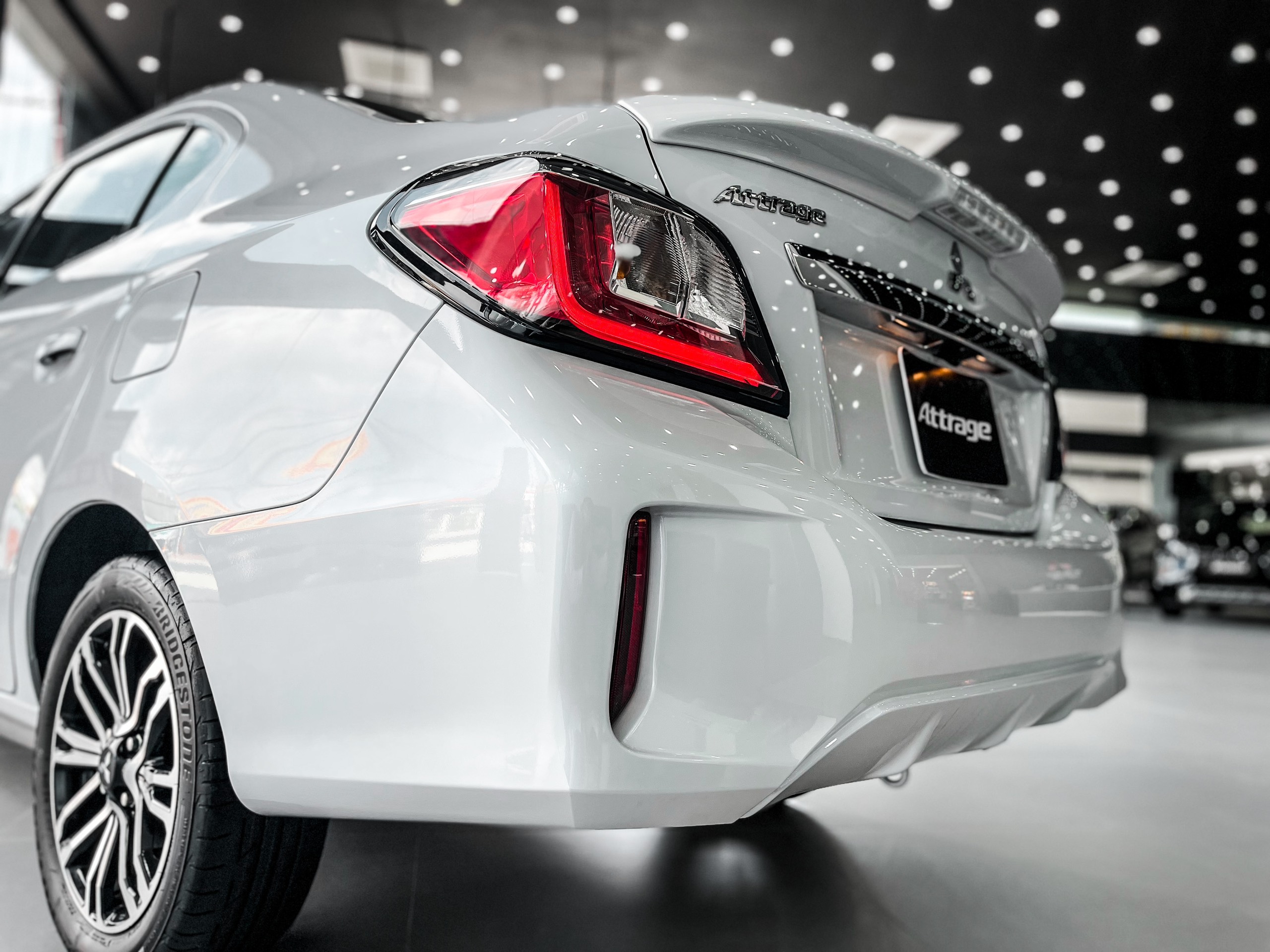 mitsubishi-attrage-hình-9