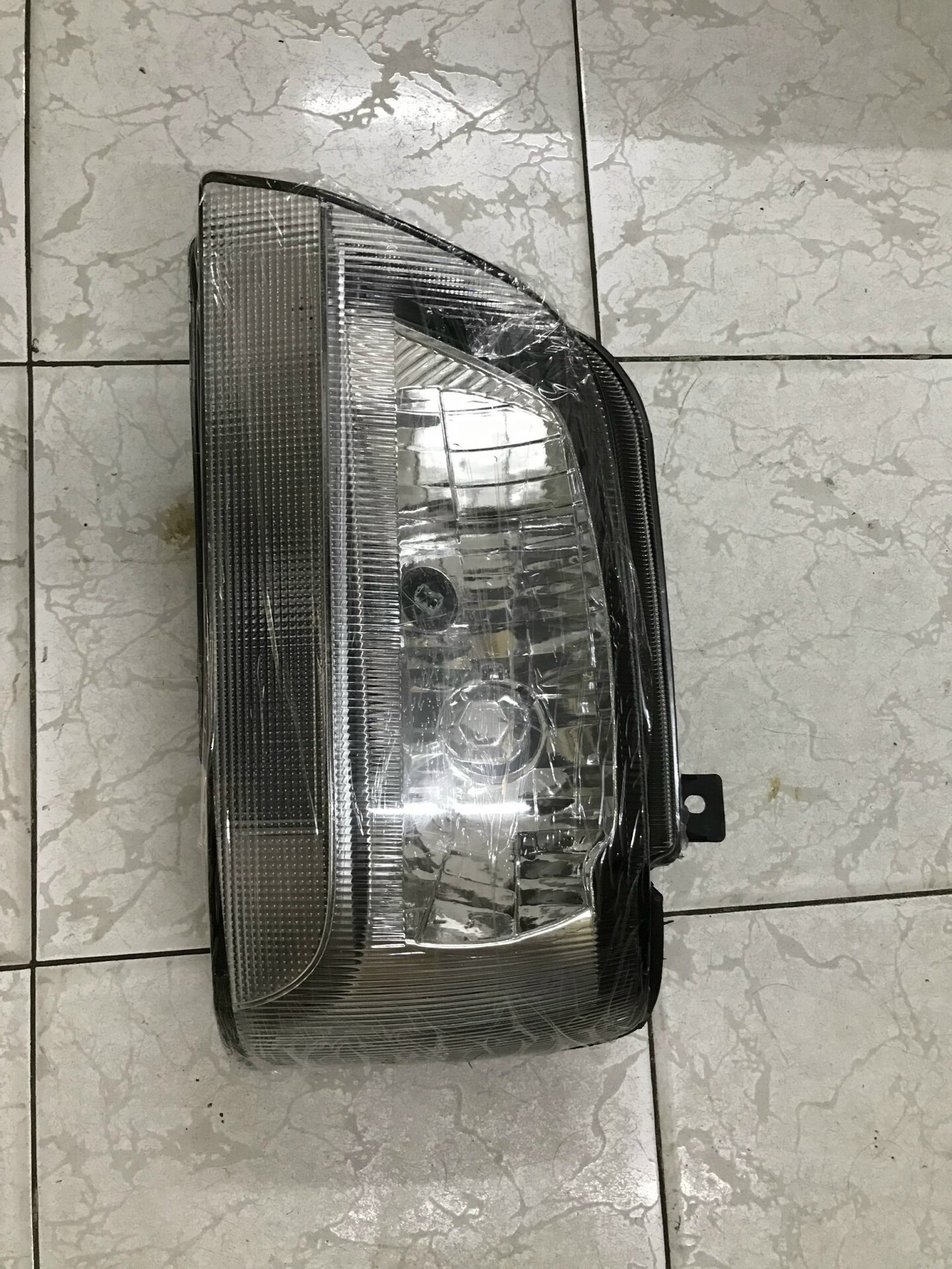 Đèn pha xe tải SYM T880