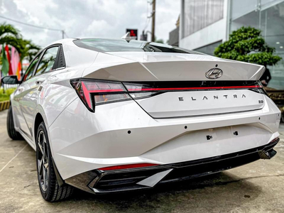 Hyundai Elantra 2.0 AT Đặc biệt 2023