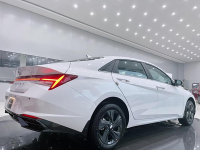 Hyundai Elantra 1.6 AT Đặc biệt 2023