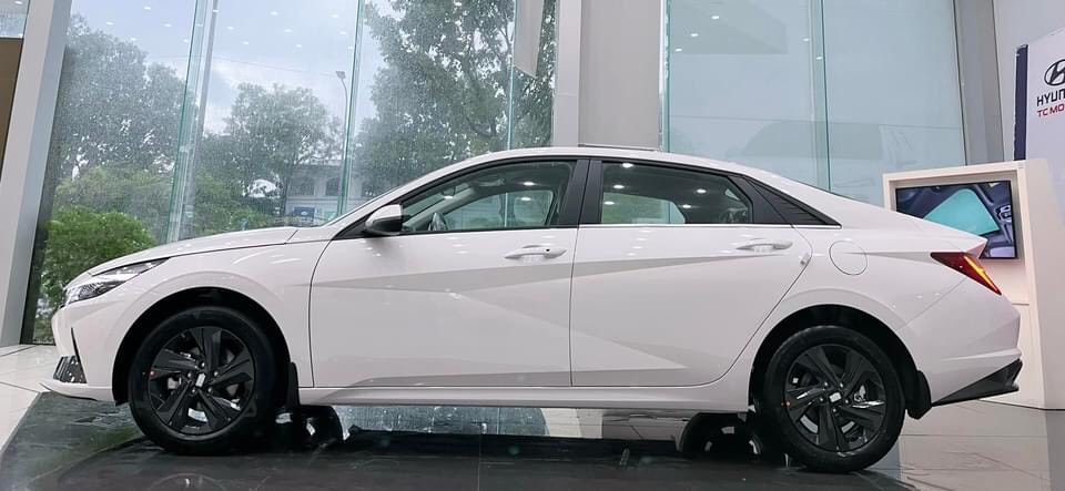 Hyundai Elantra 1.6 AT Đặc biệt 2023