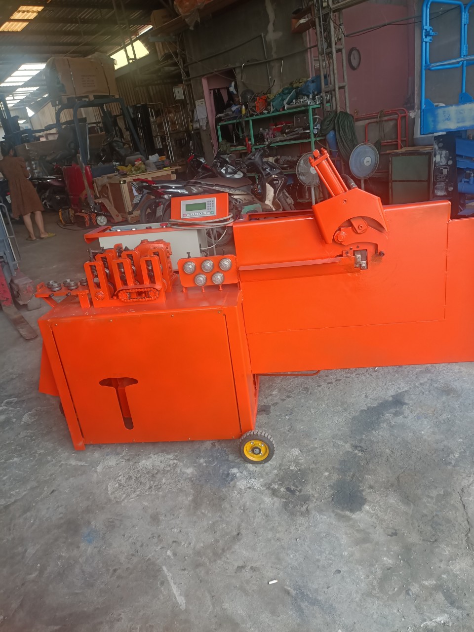 máy bẻ đai SG02