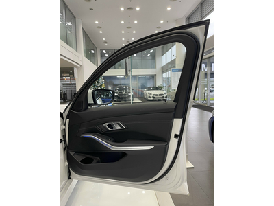 BMW 320i Sport Line 2024