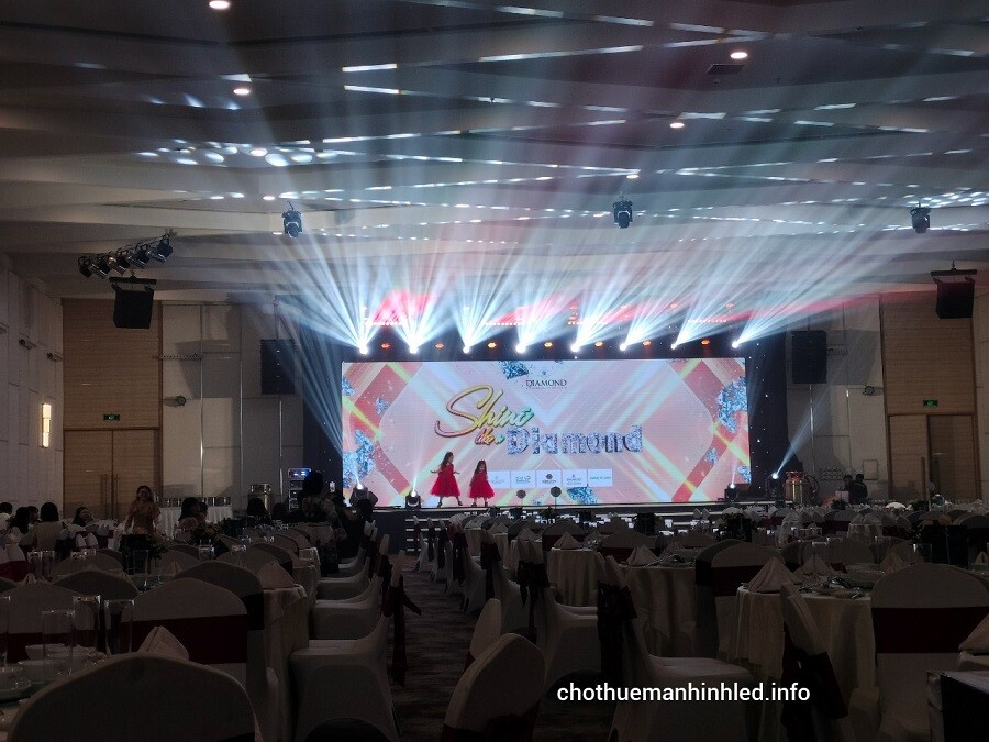 Thuê màn hình Led sân khấu trong nhà tổ chức hội nghị cuối năm hoành tráng