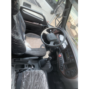 Hyundai 110 SL(6,7 tấn-5,7m), XL(6,6 tấn-6,3m) thùng kín, thùng đông lạnh