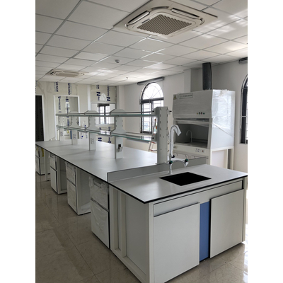 Bàn thí nghiệm trung tâm sản xuất tại Việt Nam