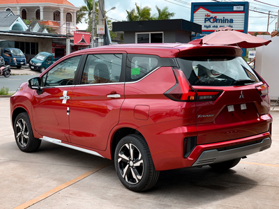 Mitsubishi Xpander AT Premium