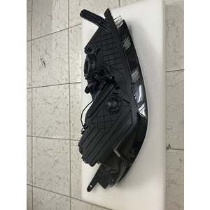 Đèn pha MG5 bản cao có đèn LED