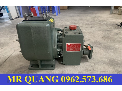 Bơm nước xe rửa đường tưới cây