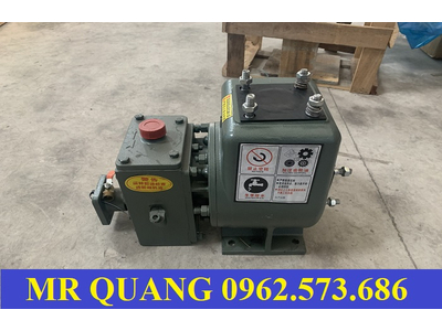 Bơm nước xe rửa đường tưới cây