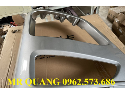 Ốp mí đèn xe đầu kéo Hyundai Xcient