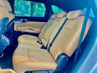 New KIA Sorento Signature 2.5G ( Máy xăng - NỘT THẤT NÂU)