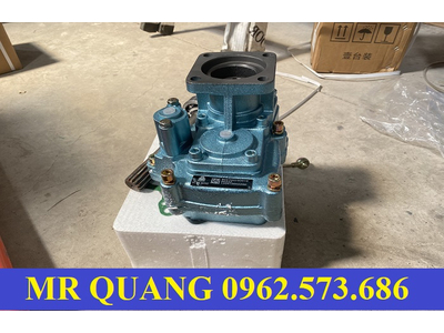 Cóc trích lực xe Howo