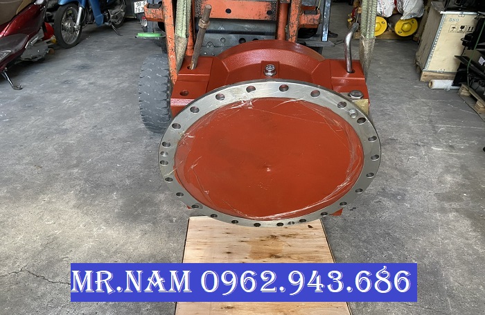 mặt bích bắt vào bom